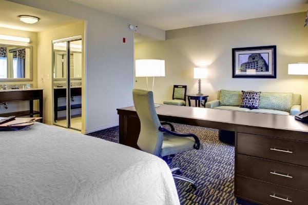 Hampton Inn By Hilton And Suites Baton Rouge image 12