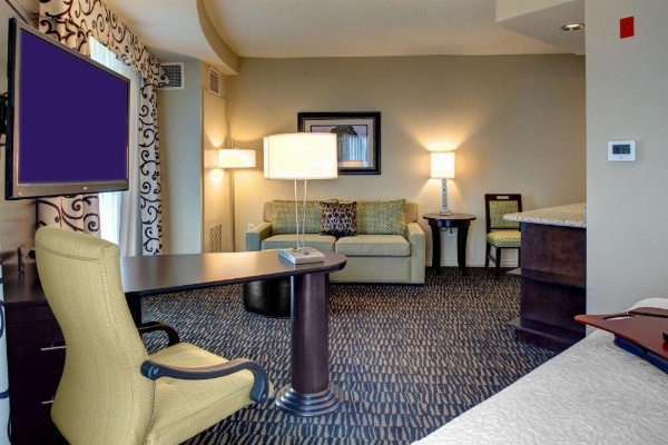 Hampton Inn By Hilton And Suites Baton Rouge image 16