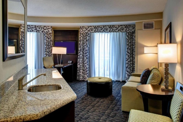 Hampton Inn By Hilton And Suites Baton Rouge image 17
