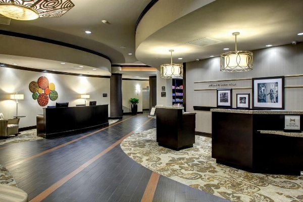 Hampton Inn By Hilton And Suites Baton Rouge image 4